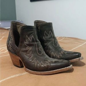 Ariat Womens Dixon Booties